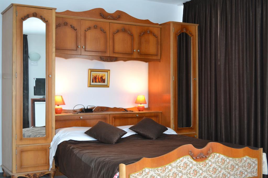 Family Hotel Magnolia Baltschik Zimmer foto